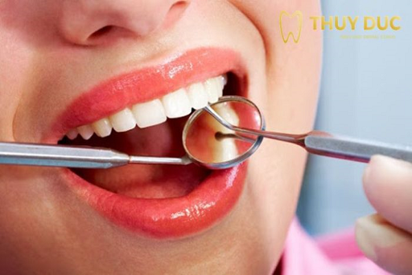 Phương pháp nào được sử dụng để điều trị viêm nhiễm của răng số 8 hàm dưới?
