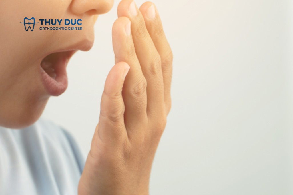 Nguyên nhân khiến trồng răng implant bị hôi miệng? 1