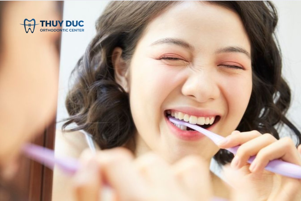 Những lưu ý chăm sóc răng implant sau khi niềng 1