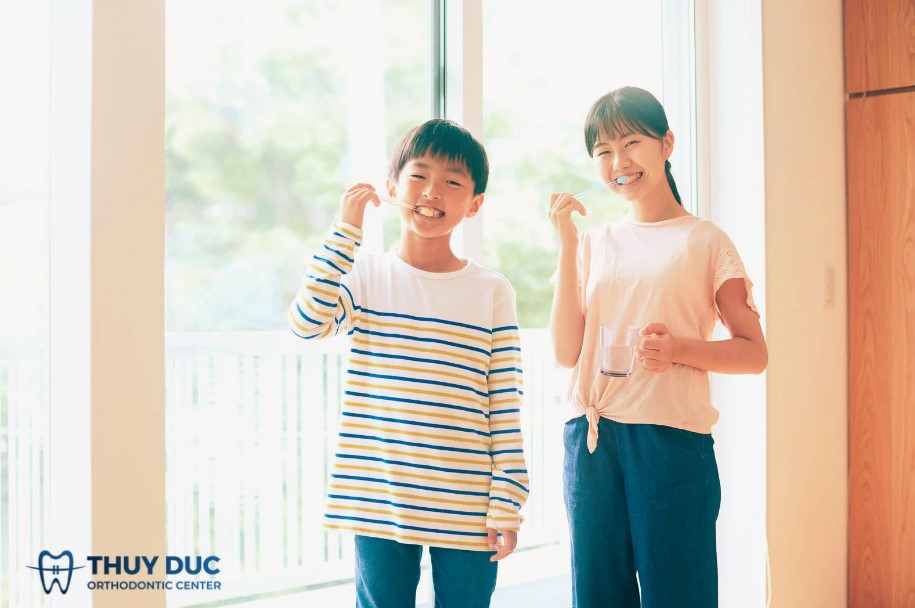 Hướng dẫn và nhắc nhở trẻ vệ sinh răng miệng 1