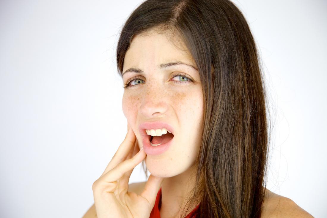 Bị đau răng khôn không há được miệng phải làm sao? 1