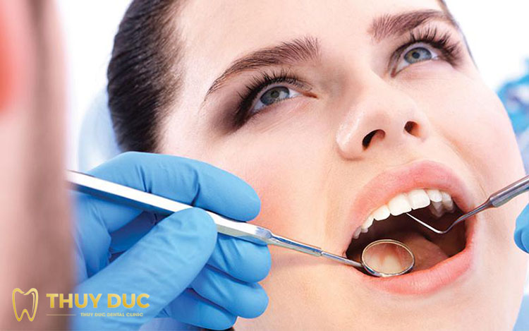 Cách chữa lợi trùm răng khôn bằng cắt lợi trùm 1