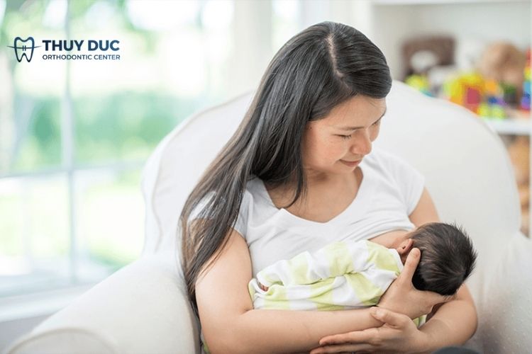 Đau răng khôn khi cho con bú có sao không? 1