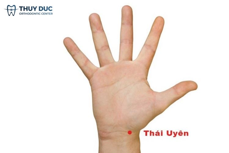 Bấm huyệt thái uyên 1