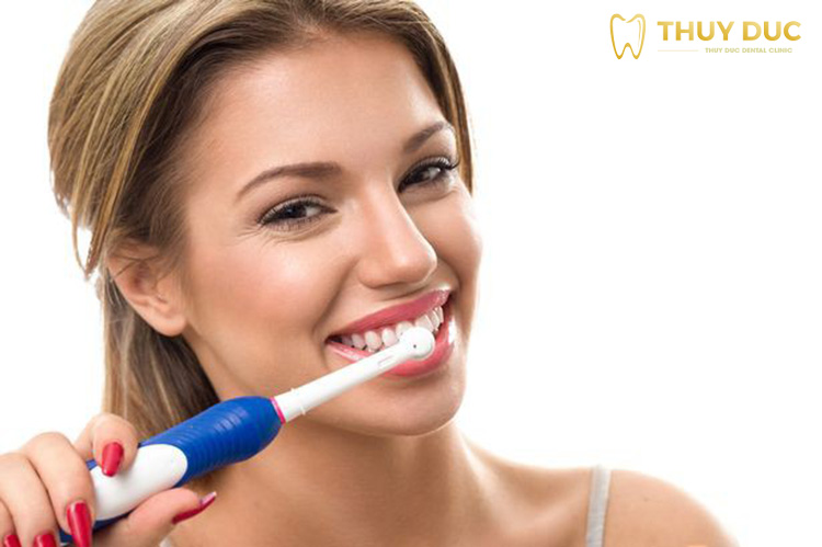 Nên sử dụng loại kem đánh răng nào để ngăn ngừa sâu răng nhẹ?
