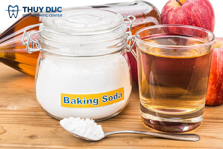 Có những lưu ý gì bạn cần biết khi sử dụng baking soda để làm trắng răng tại nhà?
