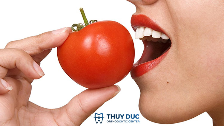 Tẩy trắng răng bằng cà chua có hiệu quả? 1