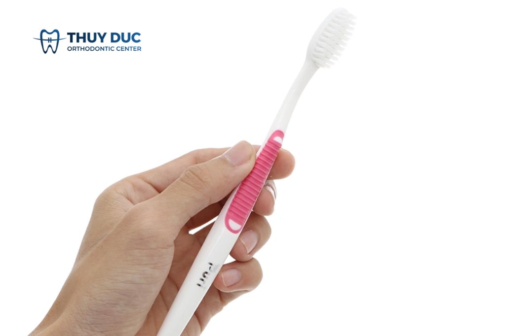 Cách khắc phục tình trạng bọc răng sứ bị tụt lợi 1
