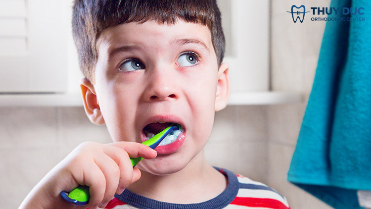 4. Duy trì thói quen vệ sinh răng miệng sạch sẽ cho trẻ 1