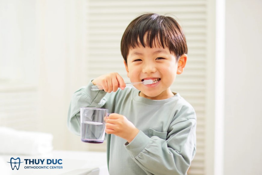 Cách chăm sóc răng miệng đúng cách cho trẻ 1