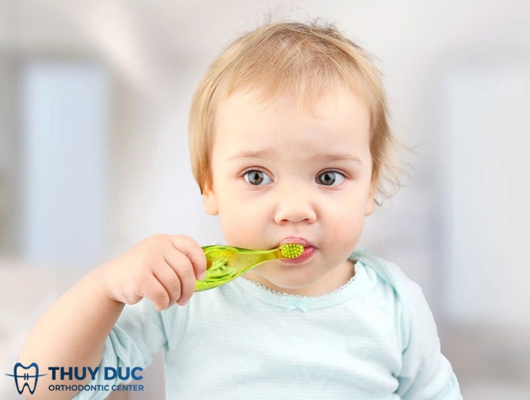 1. Giữ vệ sinh răng miệng cho trẻ 1