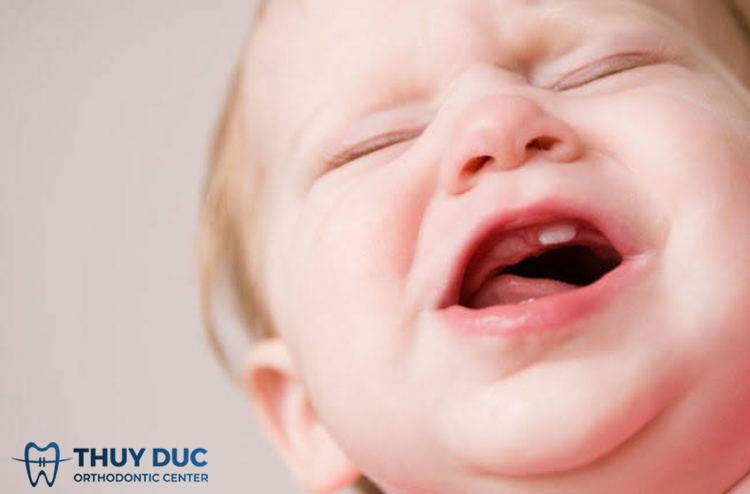 2. Dấu hiệu khi trẻ đi tướt mọc răng 1