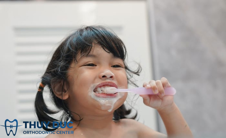 2.Chăm sóc và vệ sinh răng miệng hàng ngày 1