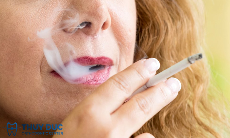 Làm thế nào khử mùi thuốc lá trong miệng hiệu quả?