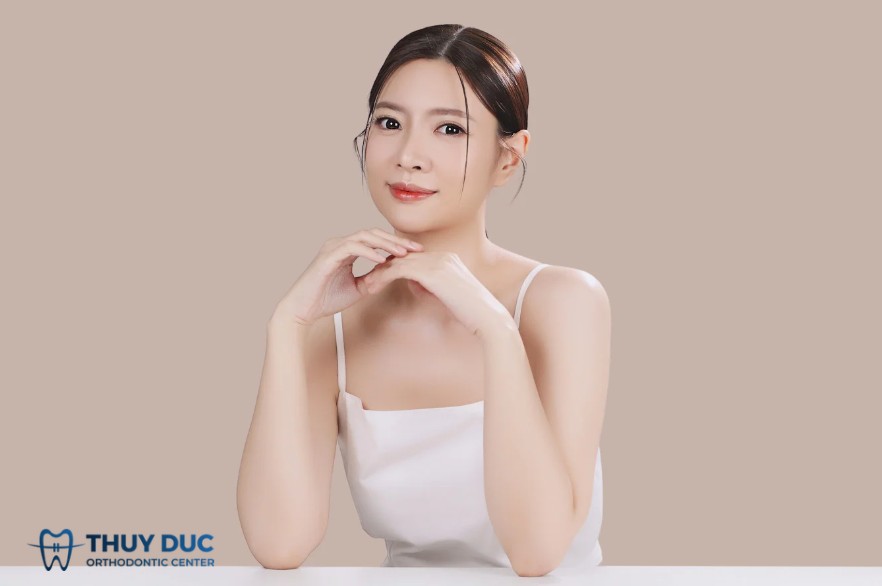 Khuôn mặt trái xoan 1