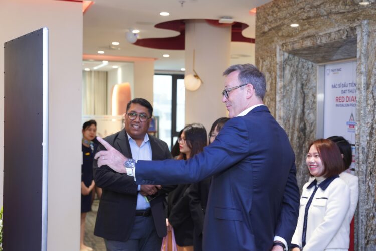 Phó Chủ tịch Align Technology kiêm Giám đốc Align khu vực APAC cùng đoàn lãnh đạo cấp cao Invisalign ghé thăm Nha khoa Thúy Đức 3