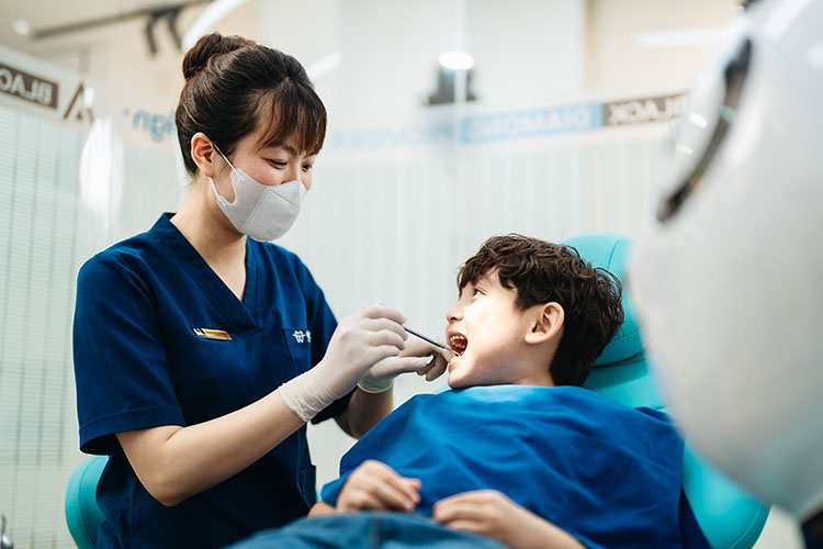 Khi nào cần đưa trẻ đi khám bác sĩ ngay lập tức? 1
