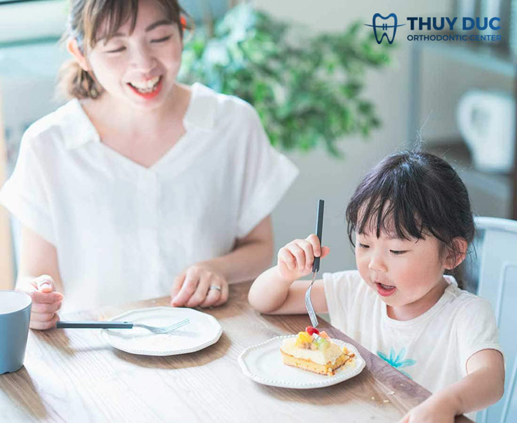 Những sai lầm cha mẹ thường mắc phải khi trẻ bị viêm lợi 2
