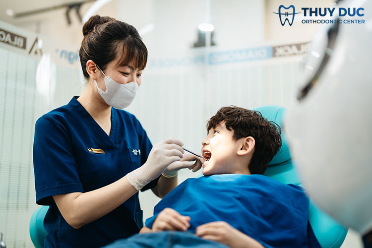 Quy trình nhổ răng sữa cho bé tại phòng khám 1