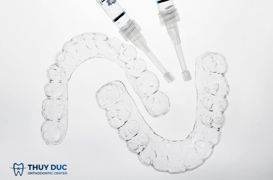 2. Tẩy trắng răng bằng máng tẩy tại nhà theo chỉ định nha sĩ 1 2. Tẩy trắng răng bằng máng tẩy tại nhà theo chỉ định nha sĩ 1