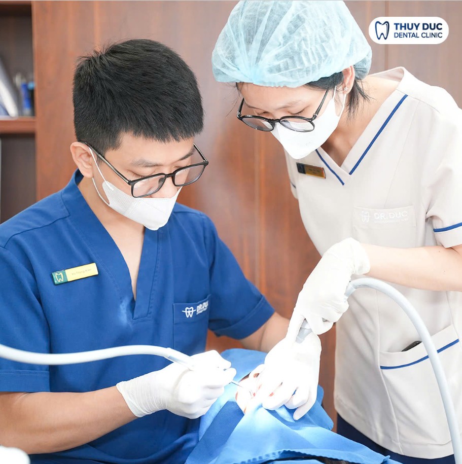 4. Đánh bóng và làm sạch răng chuyên sâu 1 4. Đánh bóng và làm sạch răng chuyên sâu 1