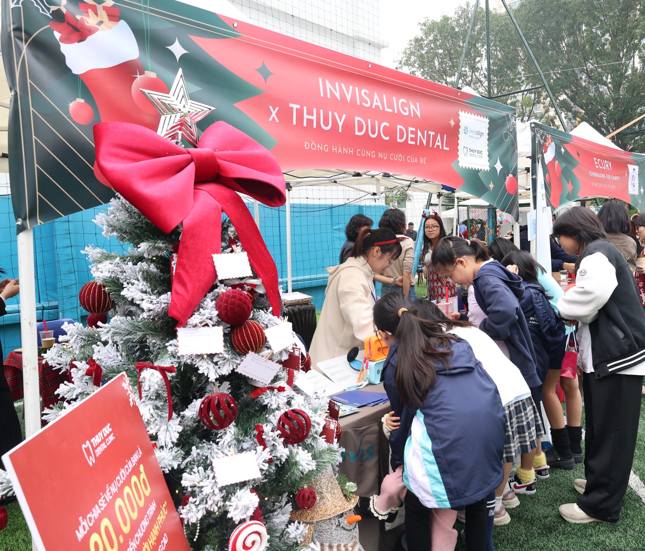 Nha khoa Thuý Đức kết hợp cùng Invisalign Việt Nam tham dự Ngày hội Giáng sinh của British Vietnamese International School Hanoi (BVIS Hanoi) 3