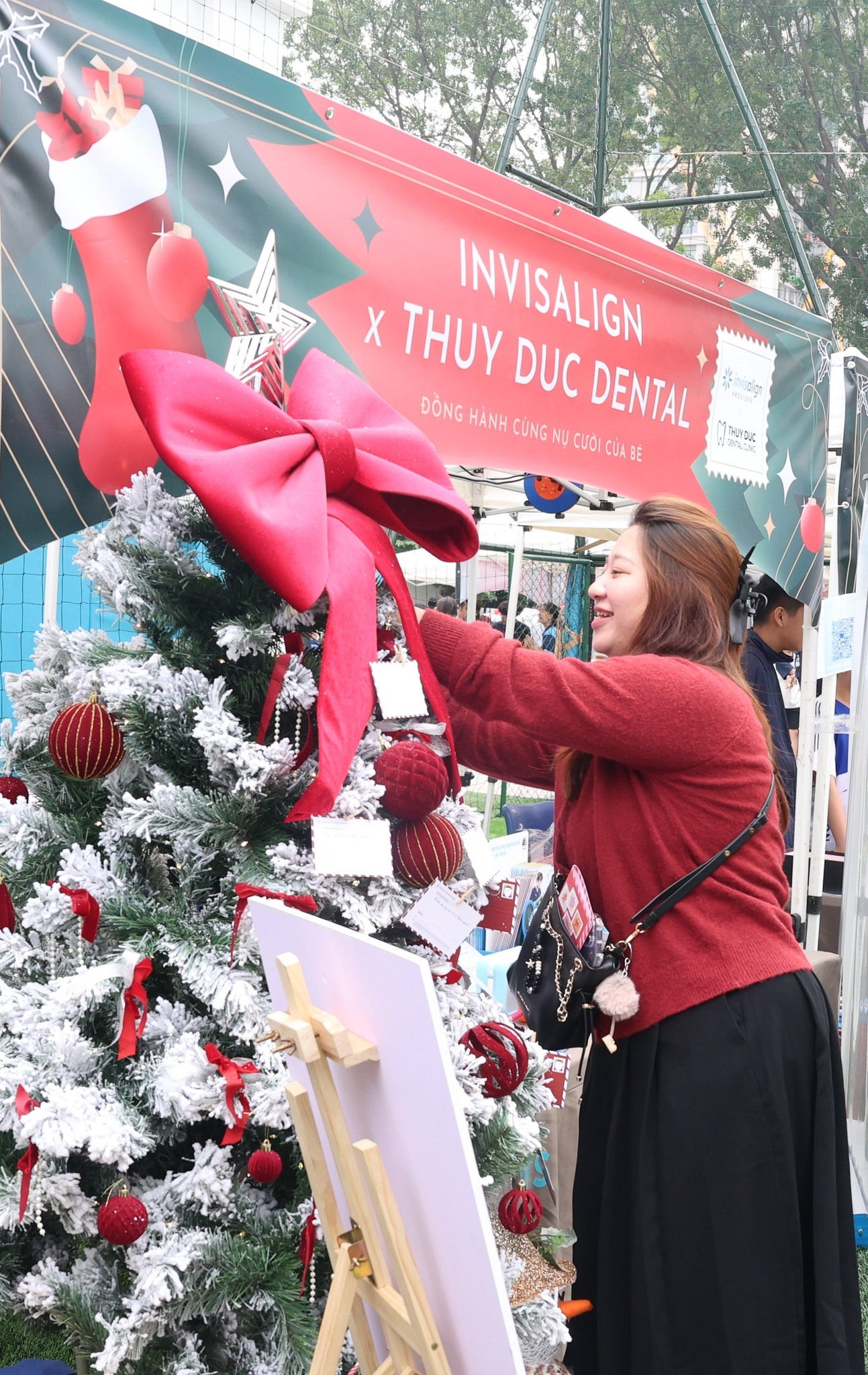 Nha khoa Thuý Đức kết hợp cùng Invisalign Việt Nam tham dự Ngày hội Giáng sinh của British Vietnamese International School Hanoi (BVIS Hanoi) 5
