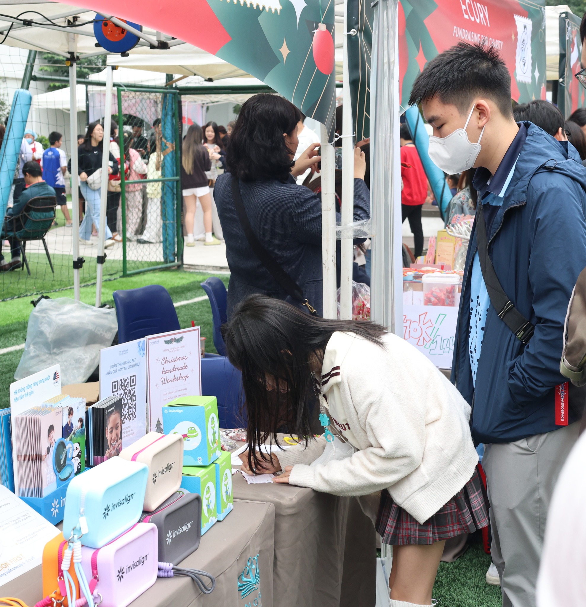 Nha khoa Thuý Đức kết hợp cùng Invisalign Việt Nam tham dự Ngày hội Giáng sinh của British Vietnamese International School Hanoi (BVIS Hanoi) 4