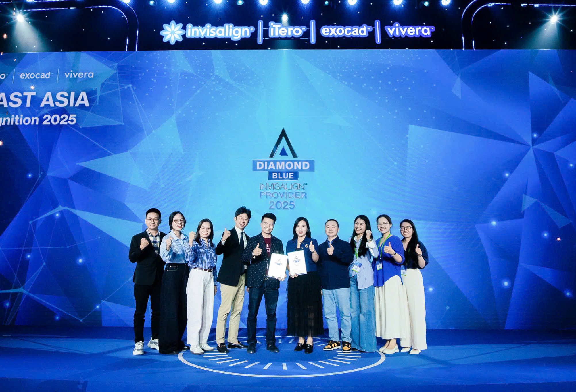 TỰ HÀO DẤU ẤN BLUE DIAMOND INVISALIGN 2025 2 TỰ HÀO DẤU ẤN BLUE DIAMOND INVISALIGN 2025 2