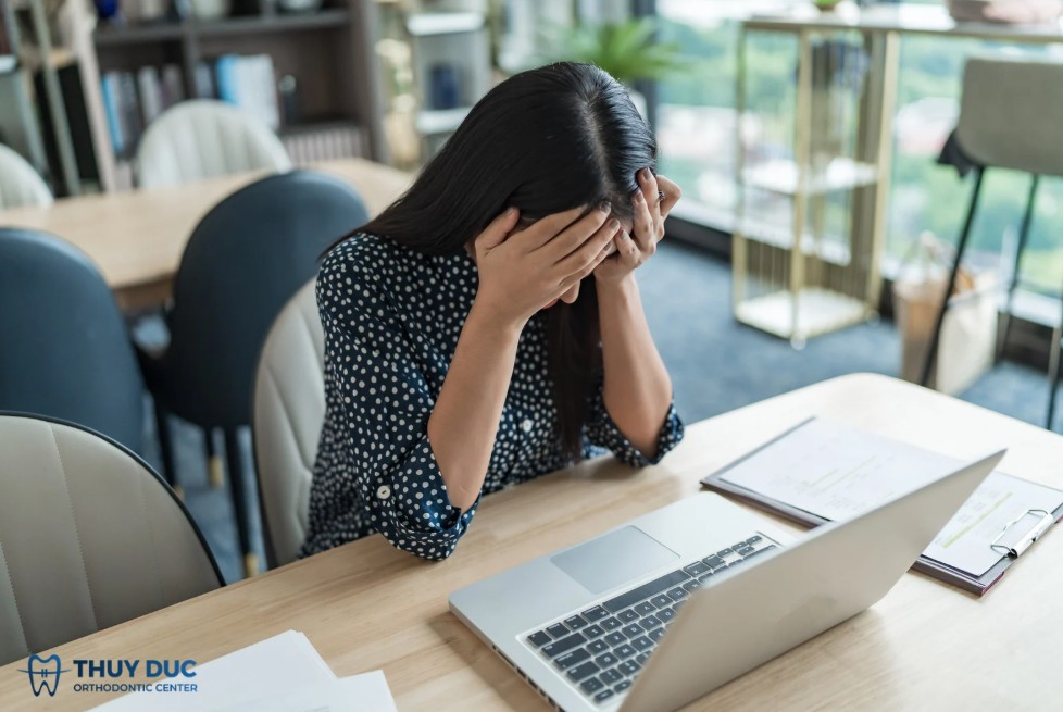 Vì sao stress kéo dài lại ảnh hưởng đến răng miệng? 1 Vì sao stress kéo dài lại ảnh hưởng đến răng miệng? 1